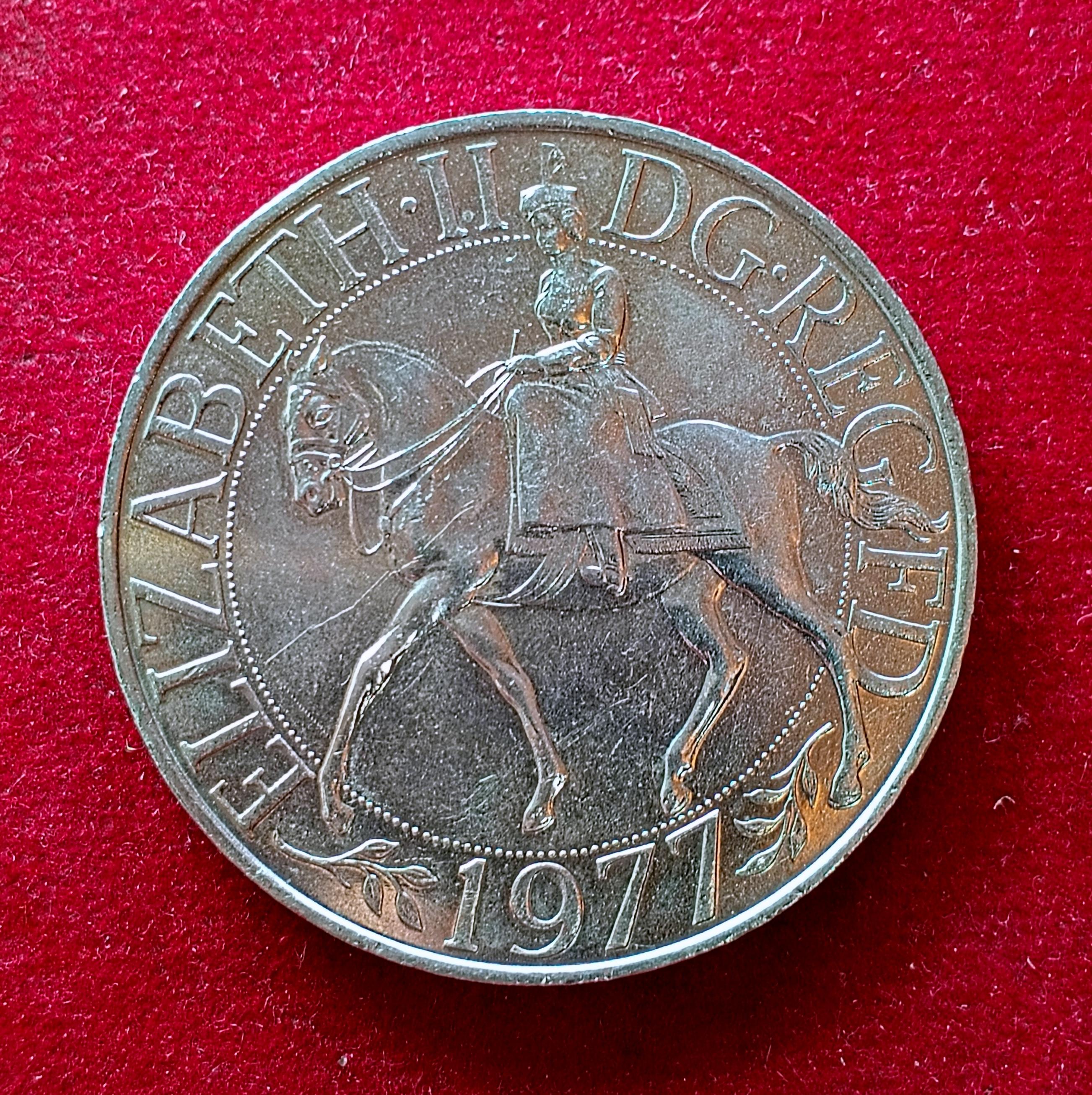United Kingdom (UK) 25 New Pence – Elizabeth II Silver Jubilee 1977 Coin