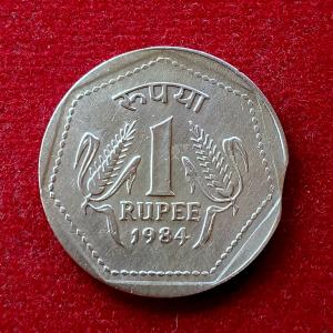 1 Rupee 1984 Calcutta Mint Curved Clip Error Coin