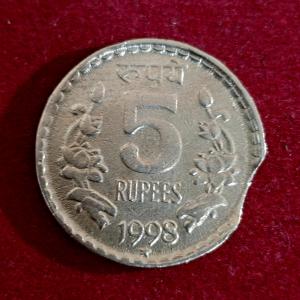 5 Rupees 1998 Hyderabad Mint Curved Clip Error Coin