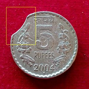 5 Rupees 2004 Curved Clip Error Coin (Mumbai Mint)