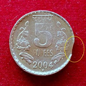 5 Rupees 2004 Curved Clip Error Coin