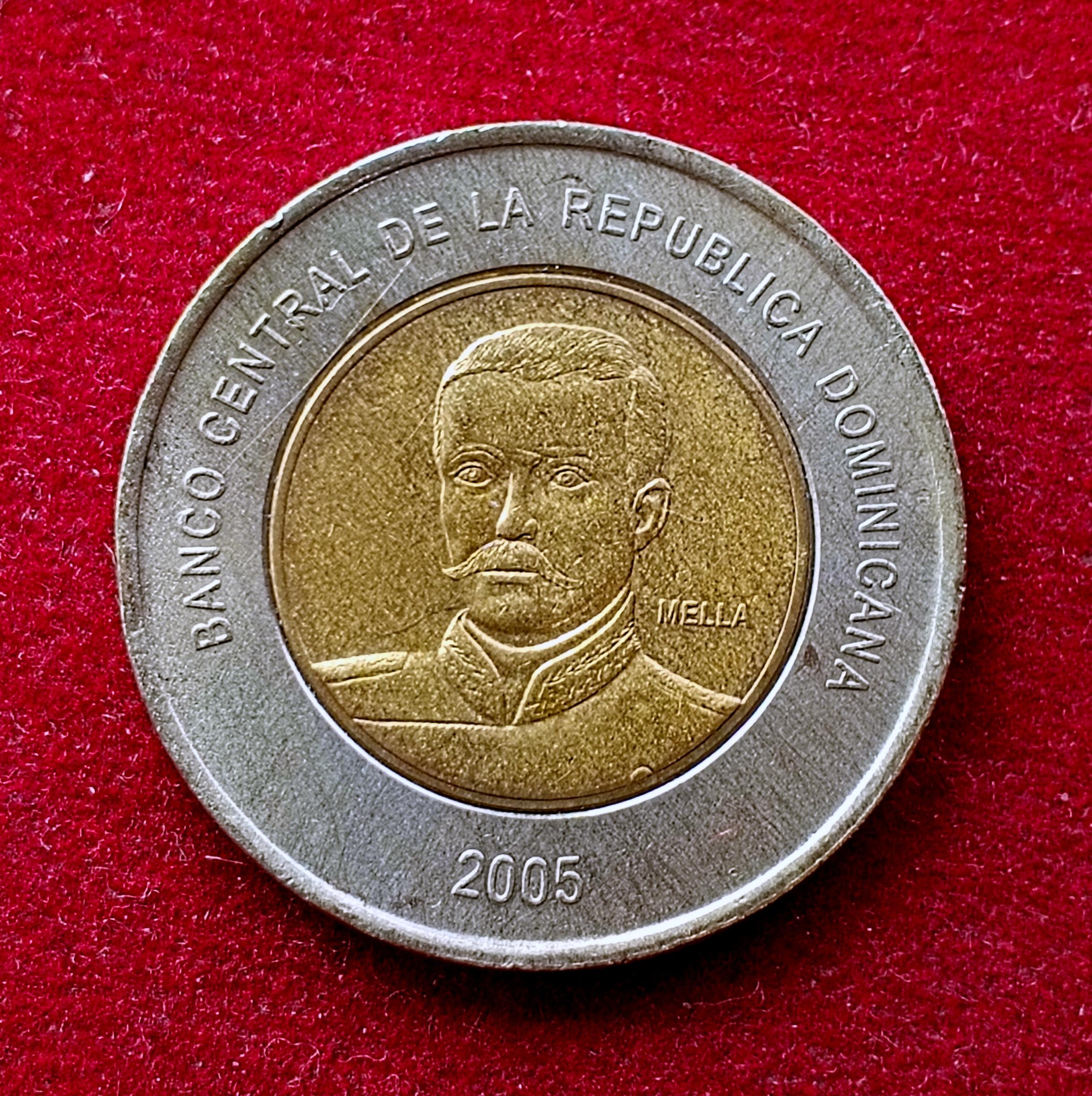 Dominican Republic 10 Pesos 2005 Coin