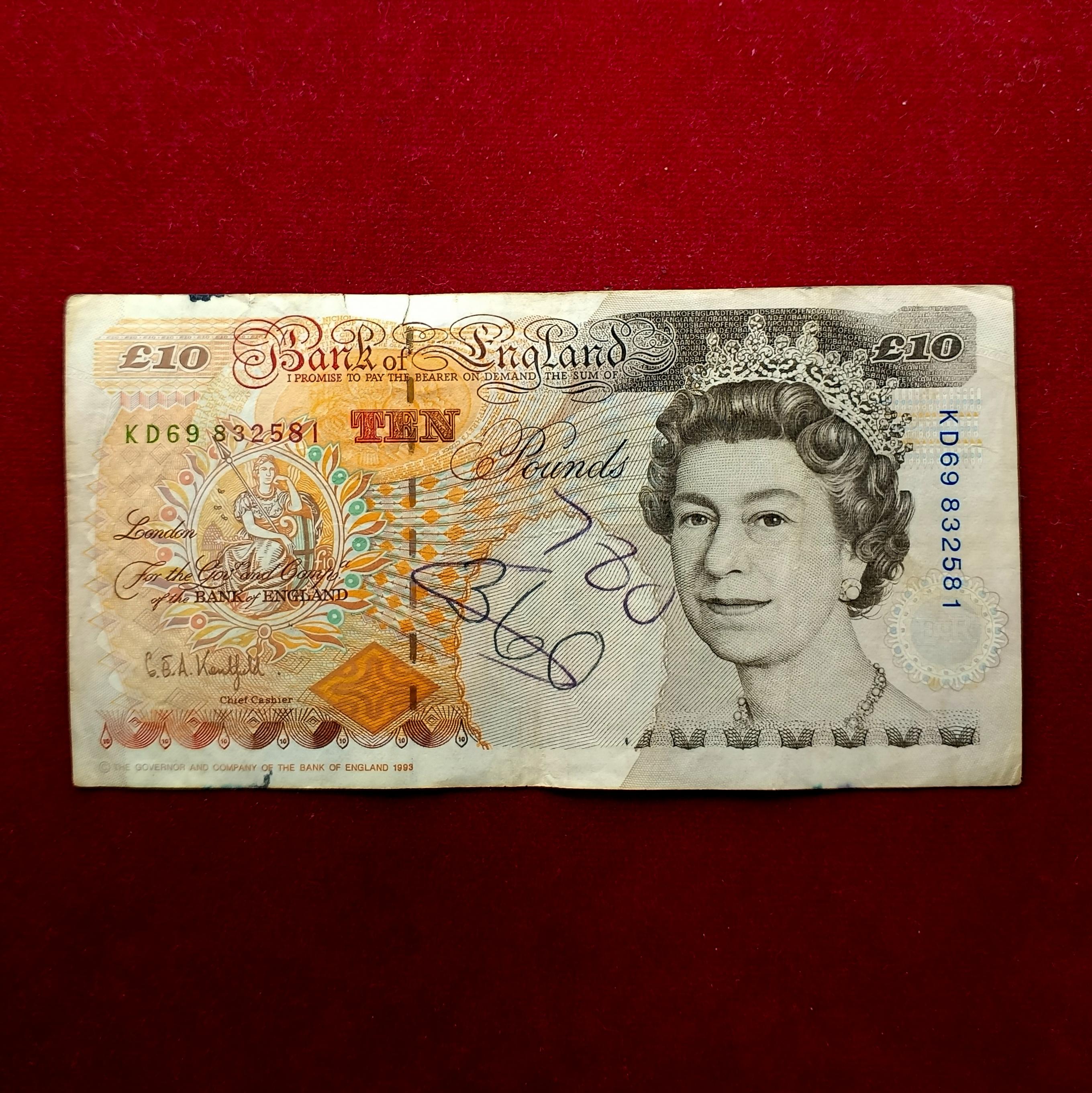 England (United Kingdom) 10 Pounds - Elizabeth II Charles Dickens Banknote (Little Damaged)