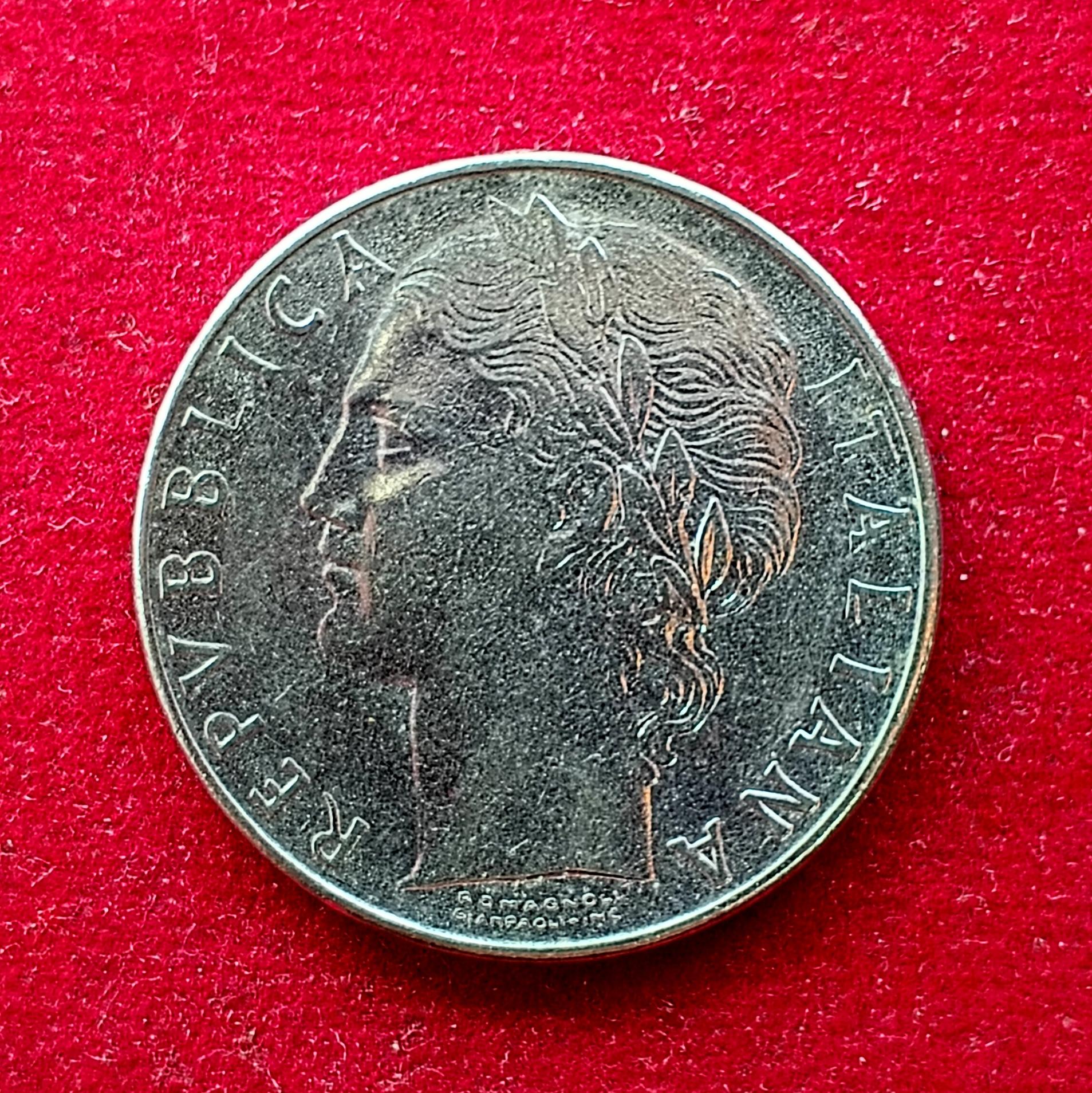 Italy 100 Lire large type 1979 Coin