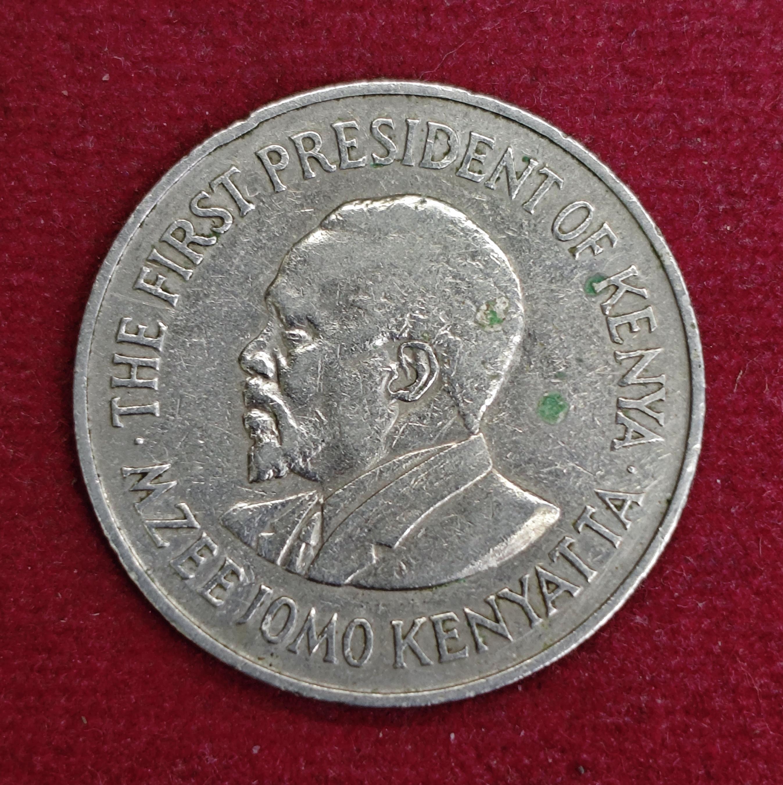 Kenya 1 Shilling with legend 1971 Coin