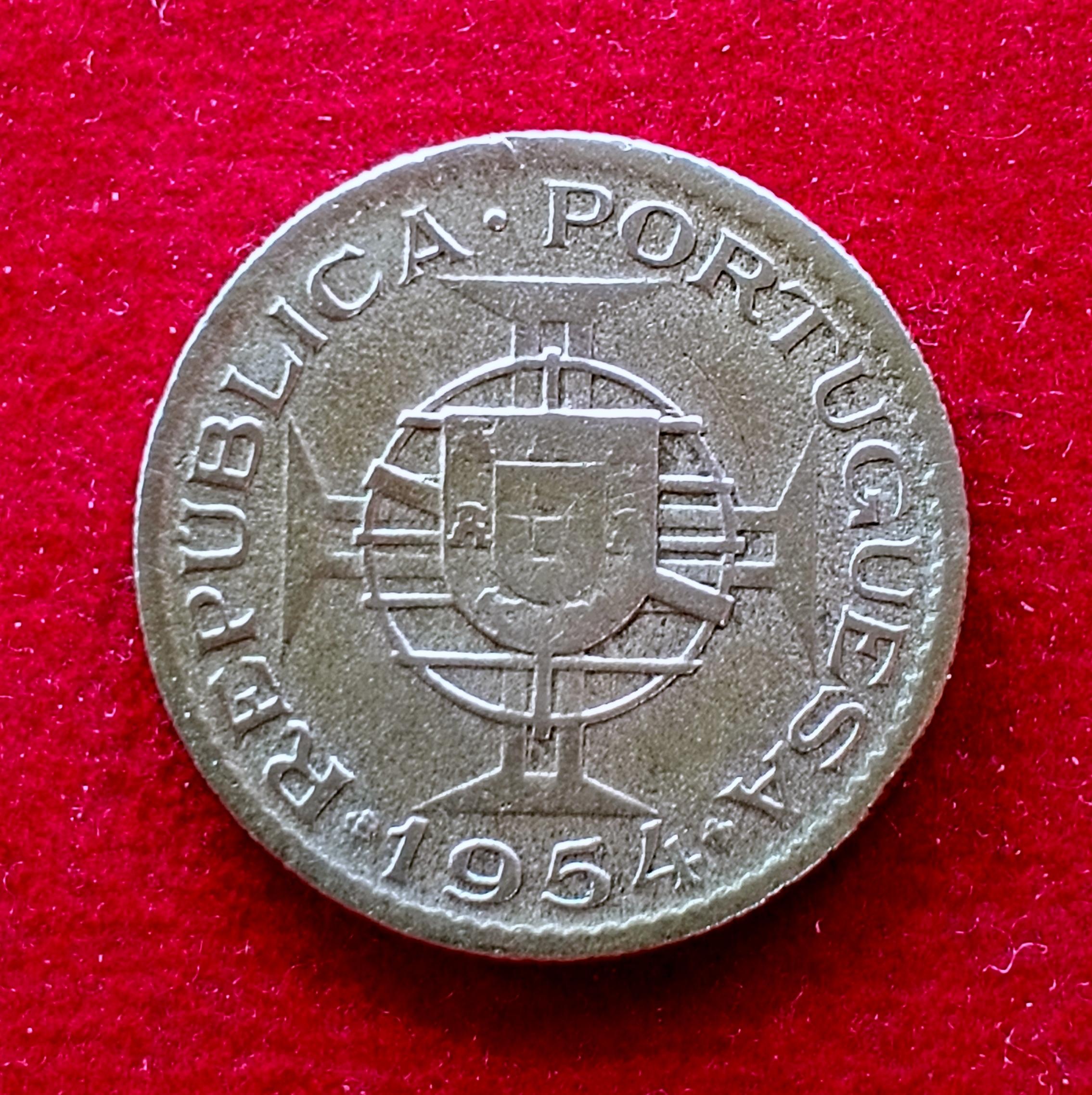 Mozambique 2.50 Escudos 1954 Coin