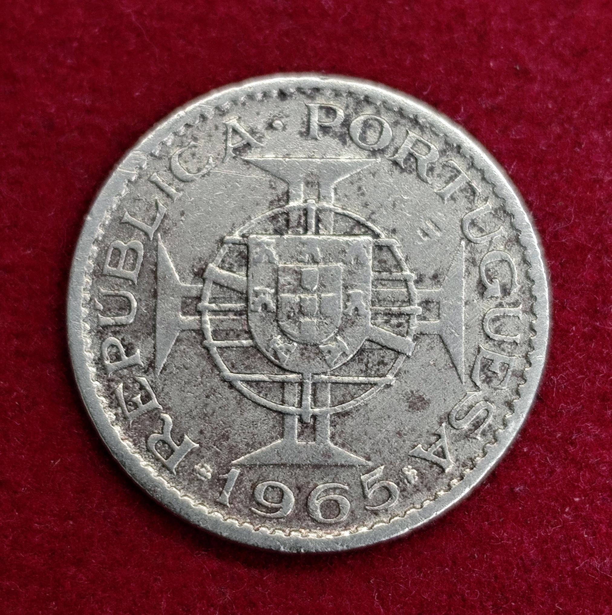 Mozambique 2.50 Escudos 1965 Coin