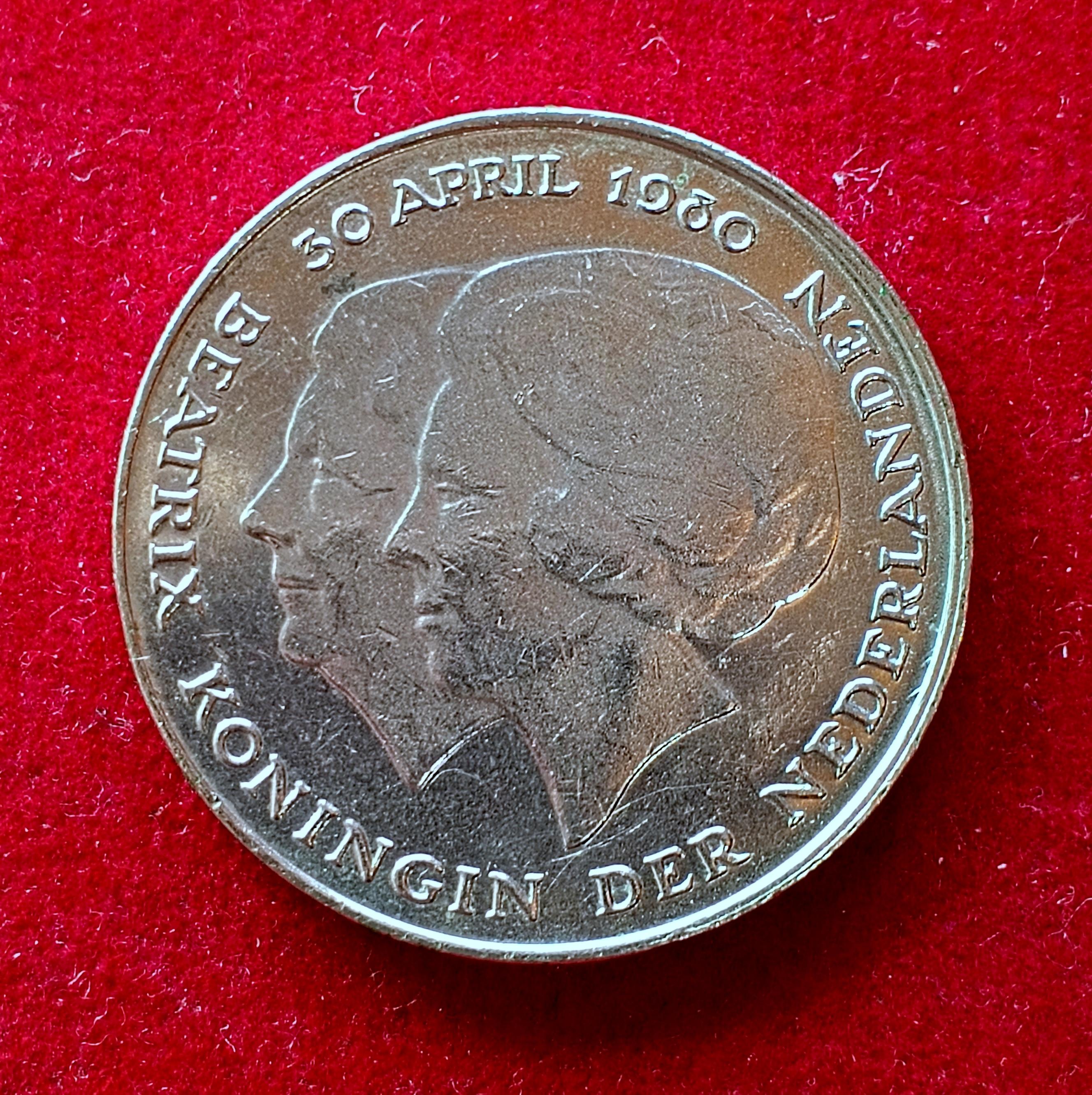 Netherlands 2½ Gulden - Beatrix Investiture of New Queen 1980 Commemorative Coin