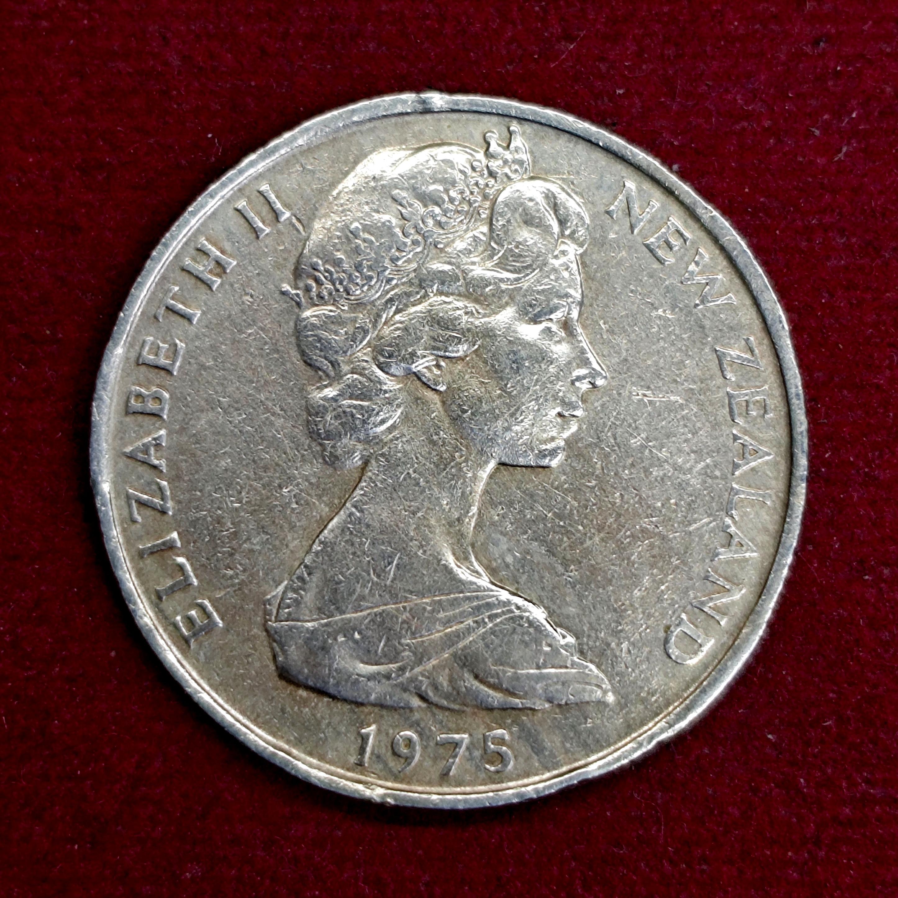 New Zealand 50 Cents - Elizabeth II 1975 Coin