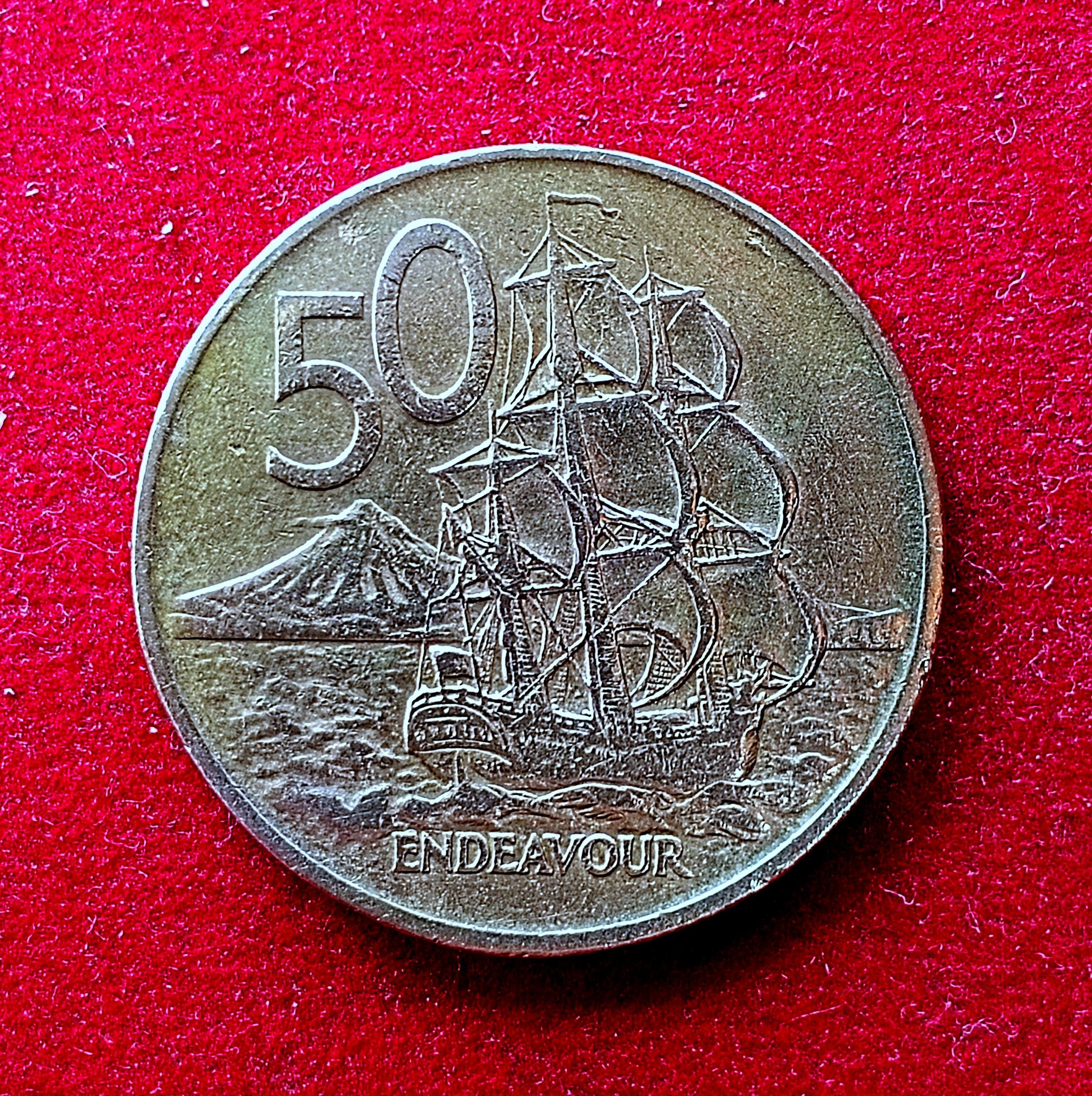New Zealand 50 Cents - Elizabeth II 2006 Coin (Diameter - 31.75 mm)