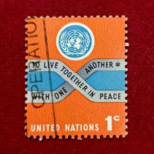 Stamp :- United Nations 1955 – 3¢ “To Live Together in Peace” Charter Principle Commemorative Stamp (UN Emblem & Ribbon Design)