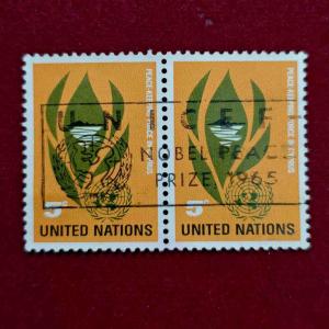 Stamp :- United Nations 5¢ – “UN Peace-Keeping Force in Cyprus” Se-tenant Pair (Olive Leaf & UN Emblem Design)