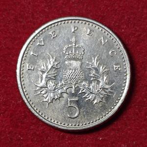 United Kingdom 5 Pence – Elizabeth II 3rd portrait; small type 1990 Coin