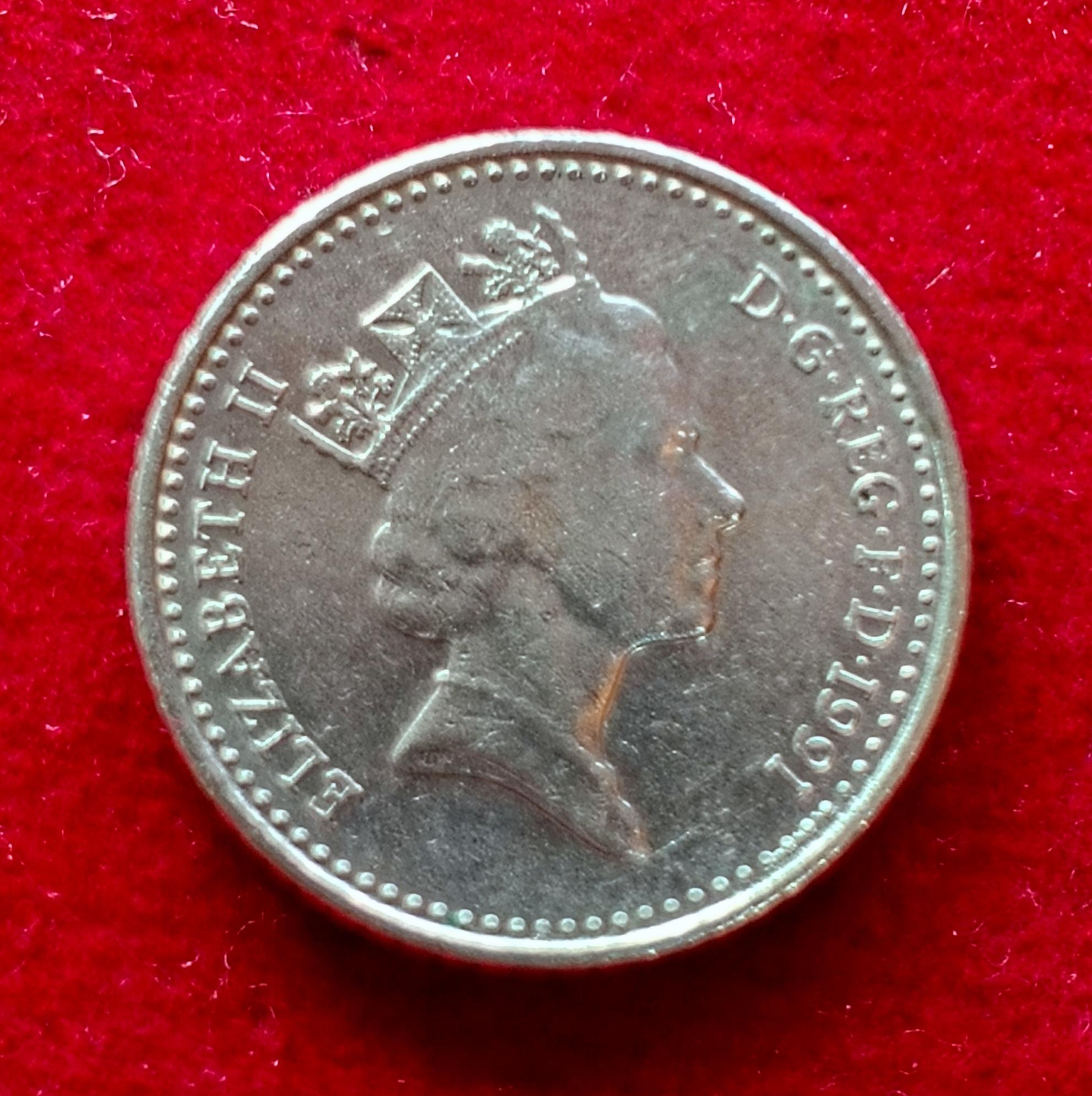 United Kingdom 5 Pence – Elizabeth II 3rd portrait; small type 1991 Coin