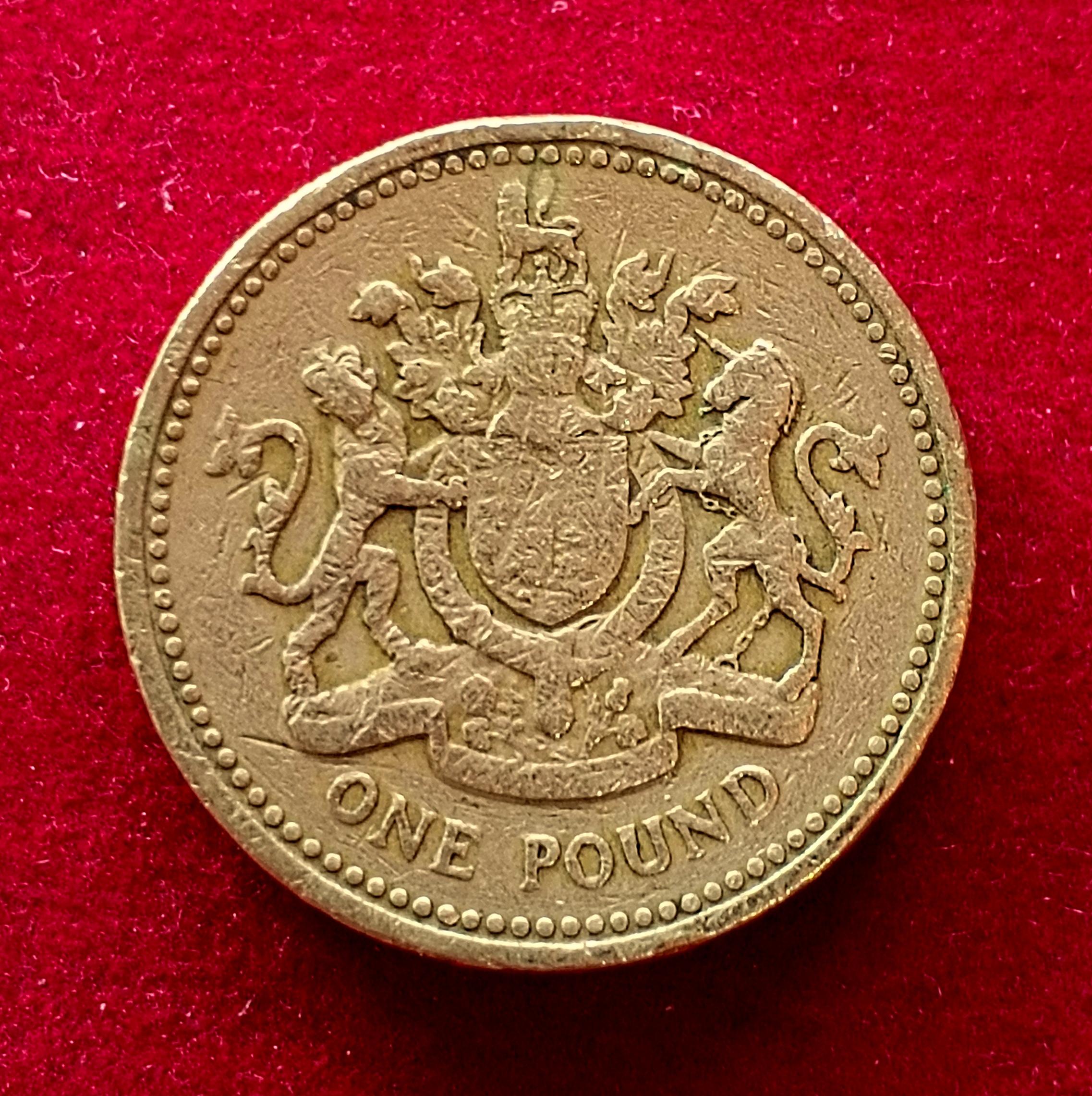 United Kingdom (UK) 1 Pound – Elizabeth II 1983 Royal Arms Coin