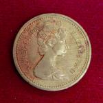 United Kingdom (UK) 1 Pound – Elizabeth II 1983 Royal Arms Coin