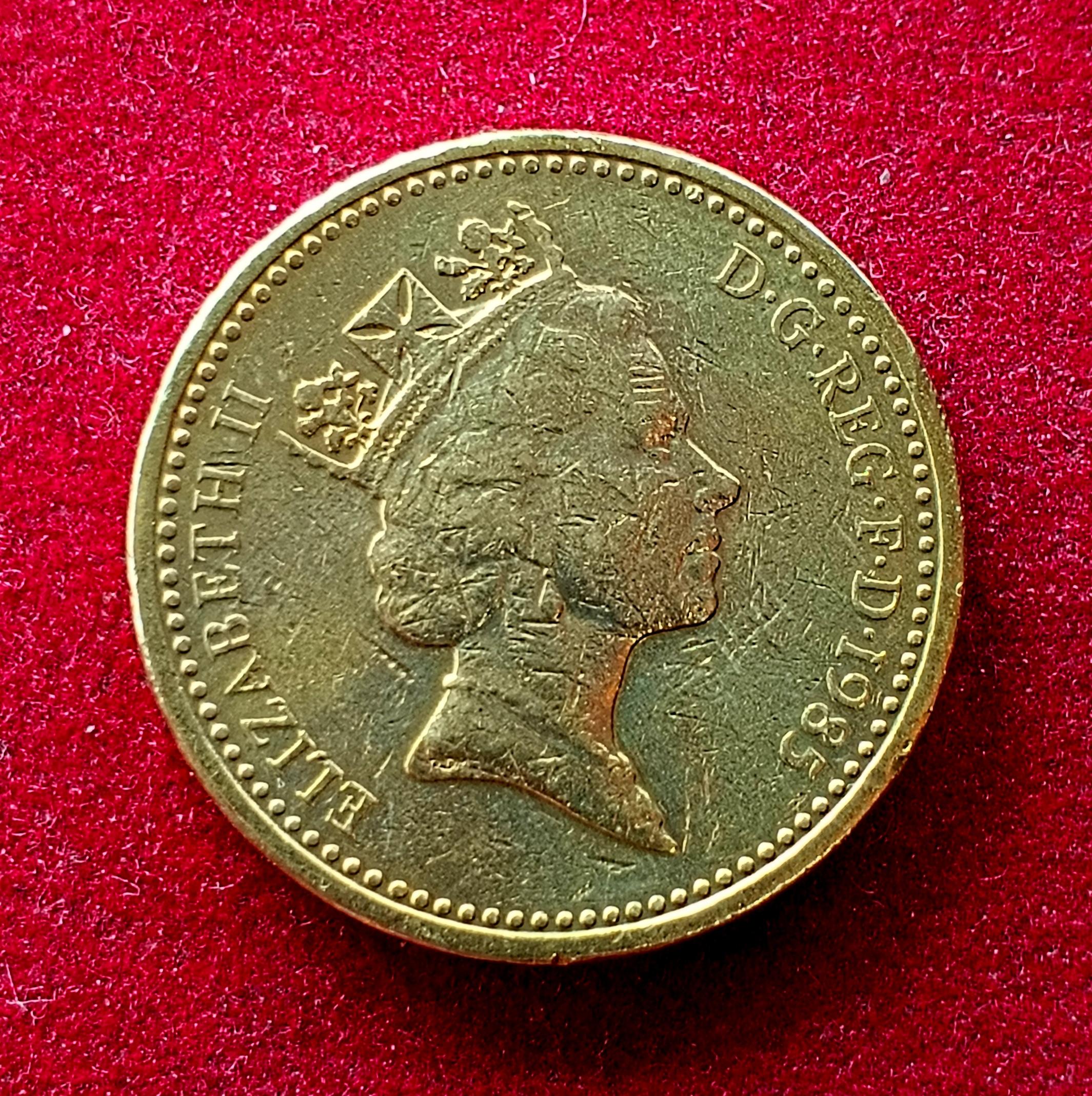 United Kingdom (UK) 1 Pound - Elizabeth II 3rd portrait 1985 Commemorative Coin