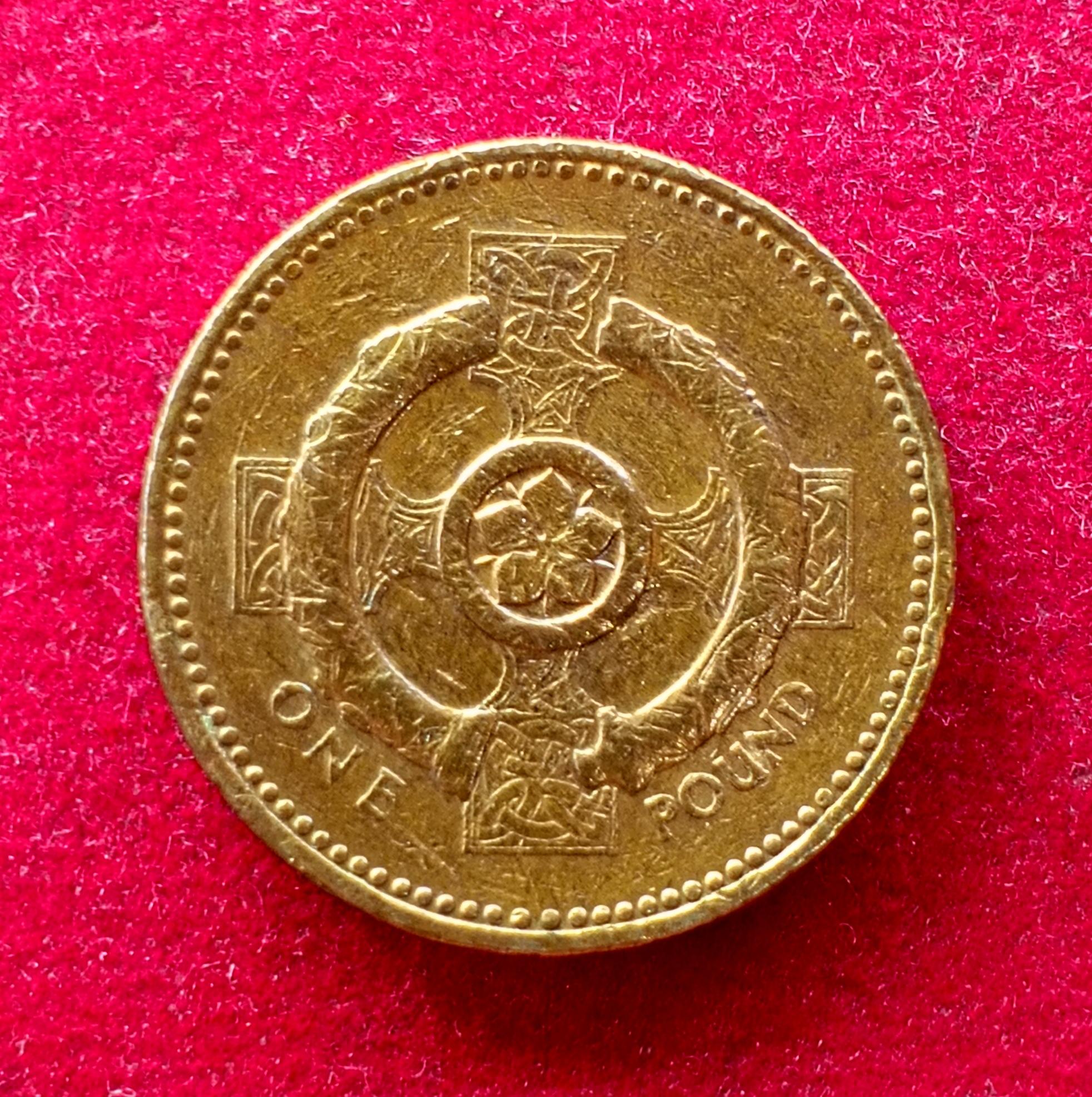 United Kingdom (UK) 1 Pound – Elizabeth II Northern Ireland Celtic Cross 1996 Commemorative Coin