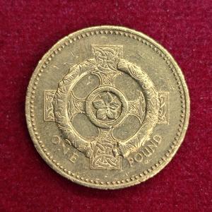 United Kingdom (UK) 1 Pound – Elizabeth II Northern Ireland Celtic Cross 2001 Commemorative Coin