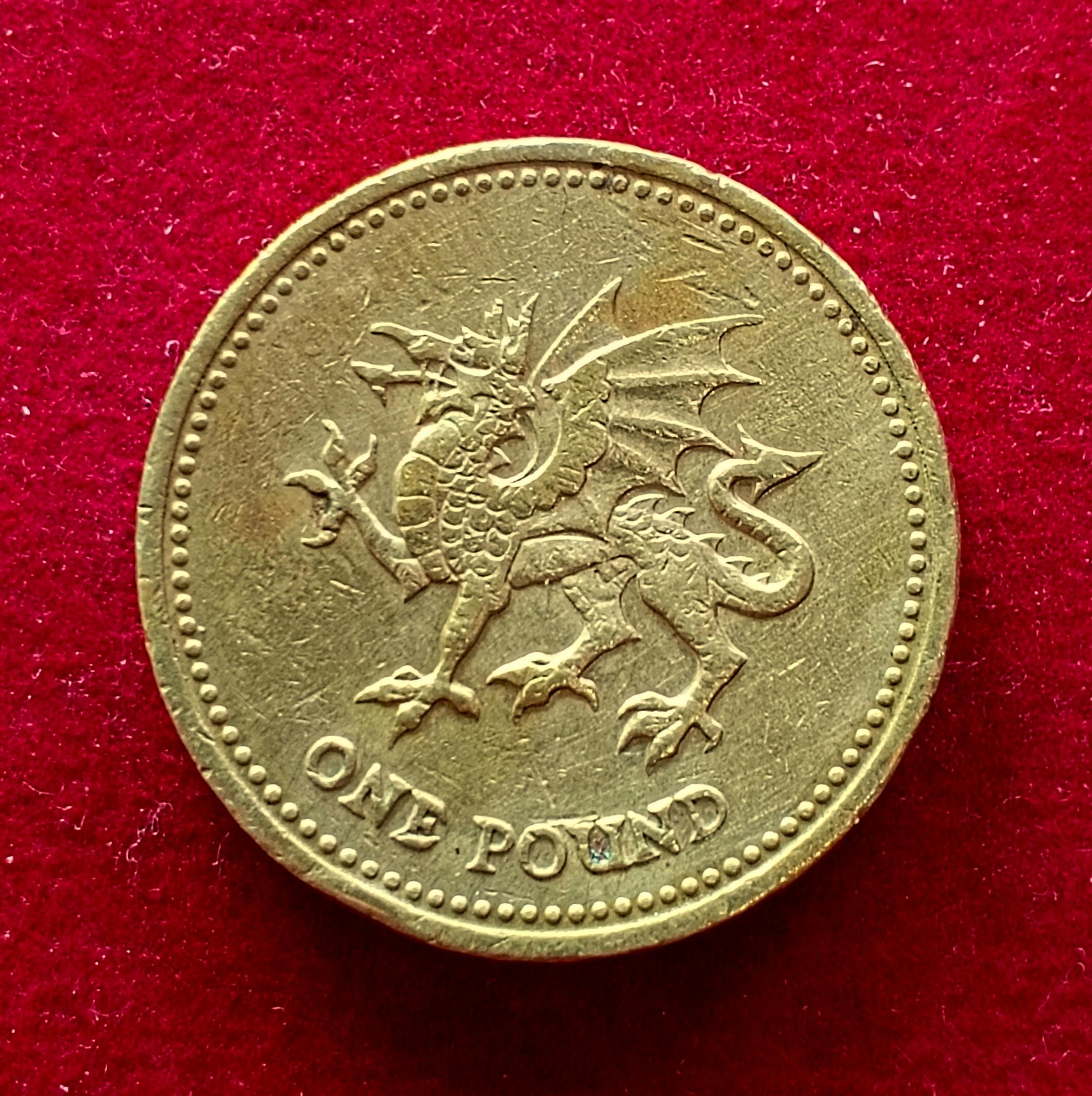 United Kingdom (UK) 1 Pound Elizabeth II Welsh Dragon 2000 Coin