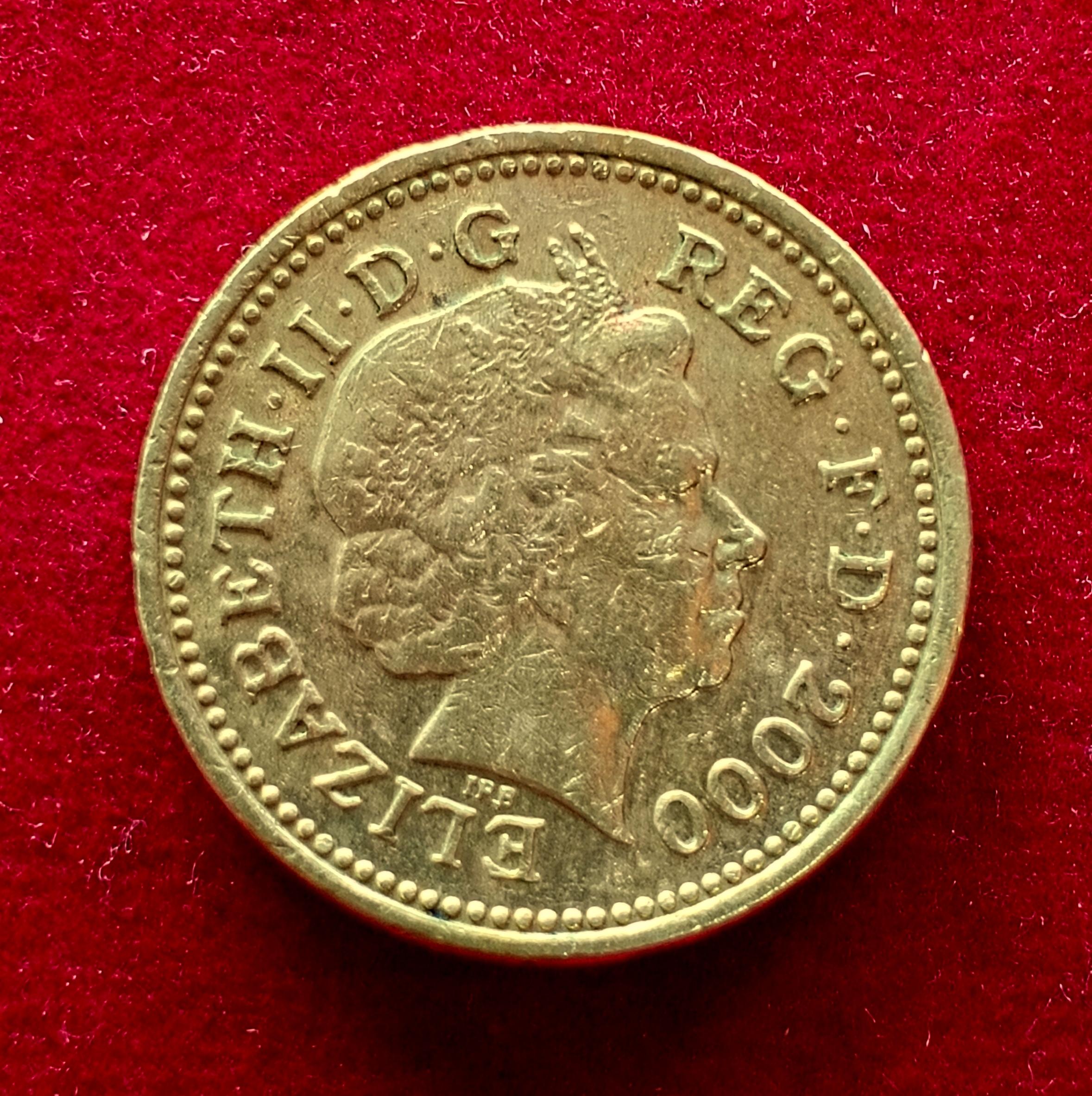 United Kingdom (UK) 1 Pound Elizabeth II Welsh Dragon 2000 Coin