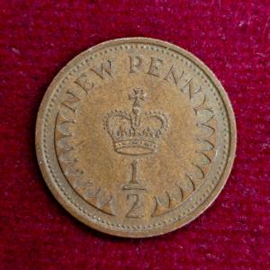 United Kingdom (UK) 1/2 New Penny Elizabeth II 1975 Coin