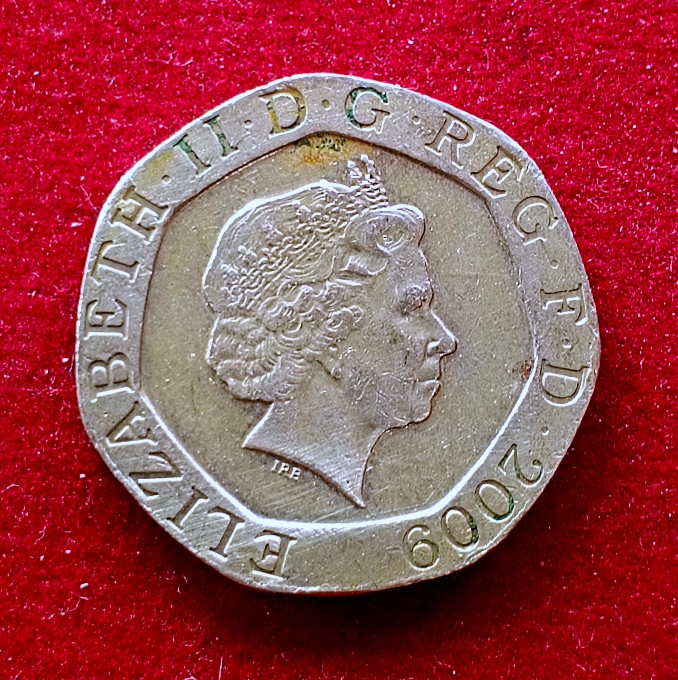 United Kingdom (UK) 20 Pence - Elizabeth II  Royal Shield 2009 Coin