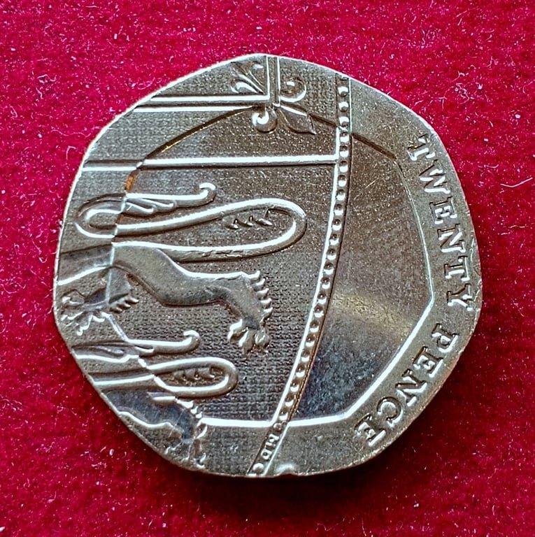 United Kingdom (UK) 20 Pence - Elizabeth II  Royal Shield 2016 Coin