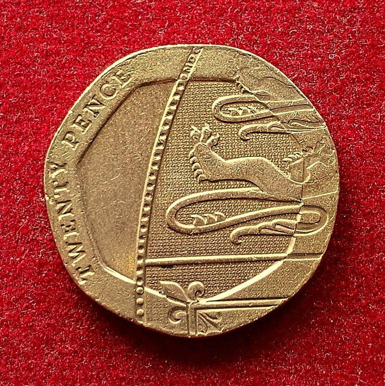 United Kingdom (UK) 20 Pence - Elizabeth II  Royal Shield 2010 Coin