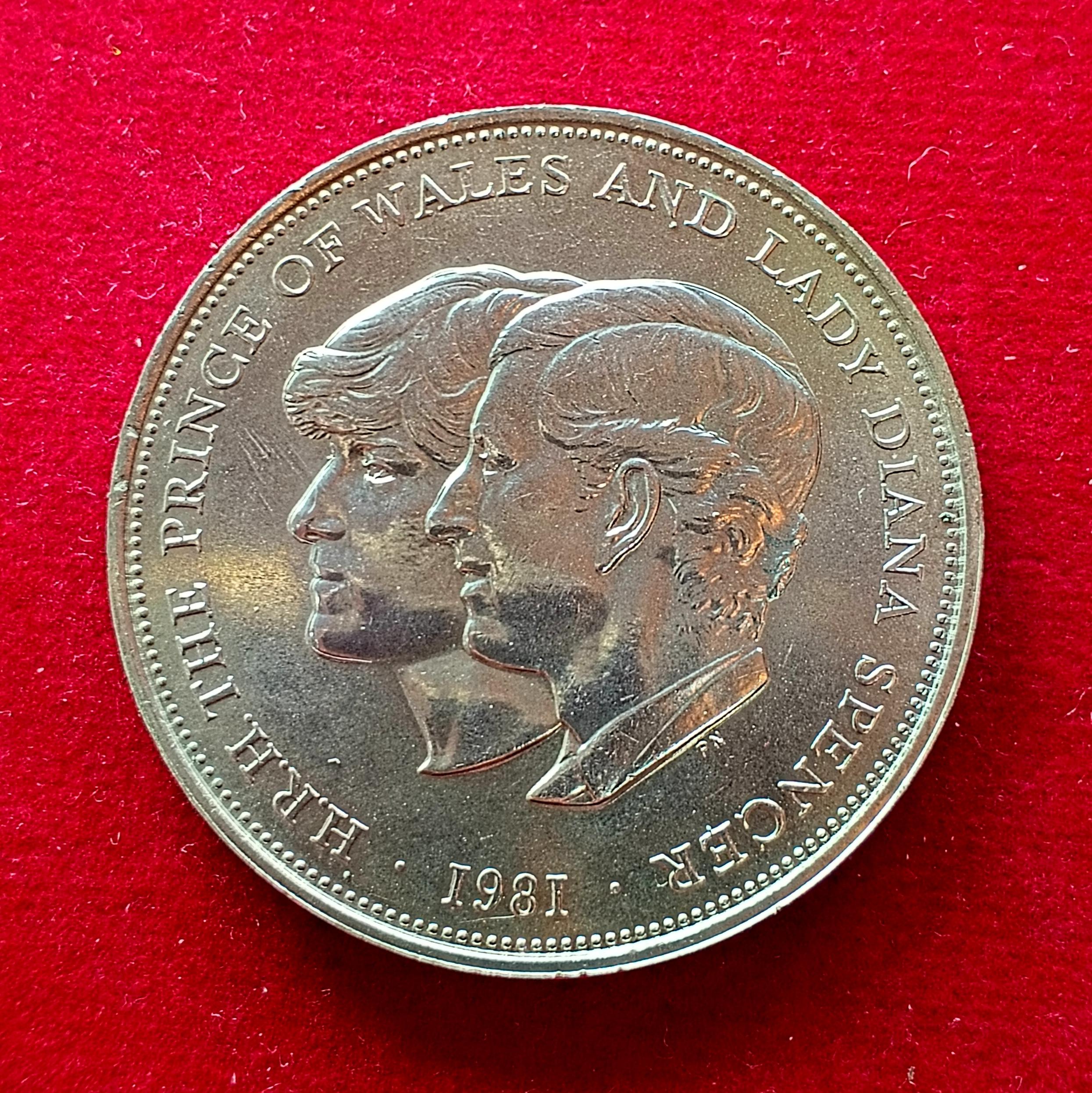 United Kingdom (UK) 25 New Pence – Elizabeth II Royal Wedding 1981 Commemorative Coin